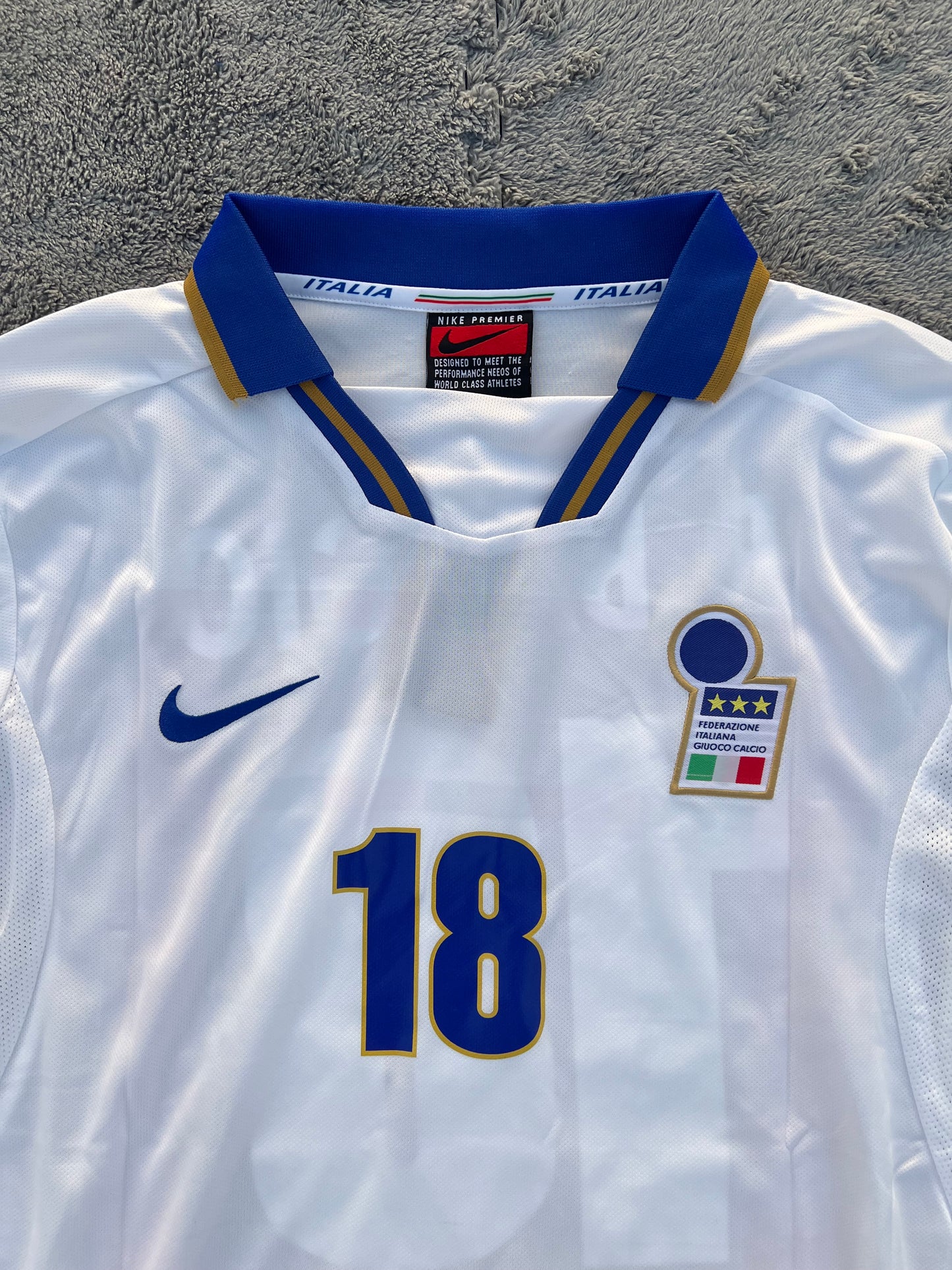 Italy 1996-7 away Baggio